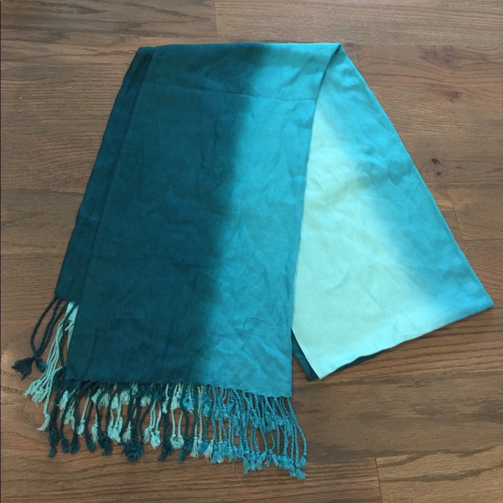 Blue multi shade scarf