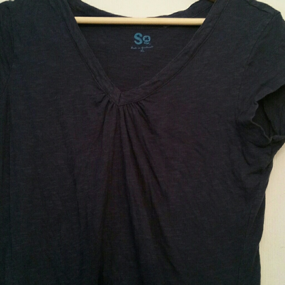 So blue tee. Size XL. Navy t-shirt