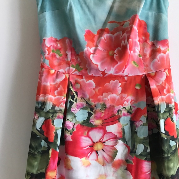 ✨HP Closet Crush 9.28.17✨Flowery dress - Picture 2 of 5