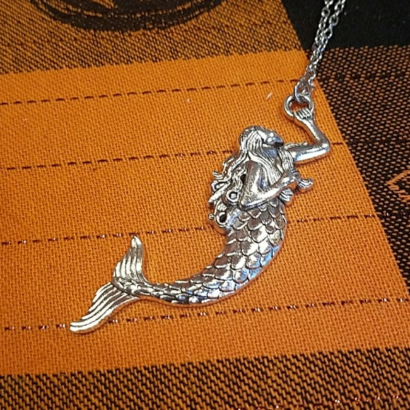 New mermaid necklace - Picture 2 of 5