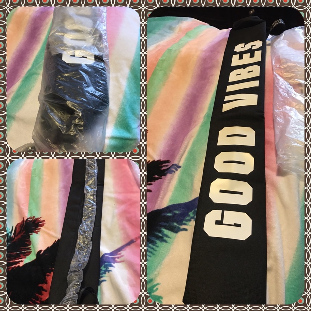 BNWT Pink Victoria's Secret Good Vibes Tube Cooler - Picture 1 of 7