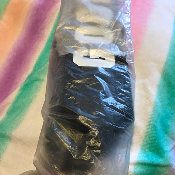 BNWT Pink Victoria's Secret Good Vibes Tube Cooler - Picture 4 of 7