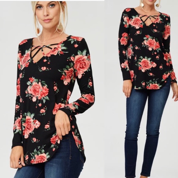 Kat's Boutique Tops - 🍃Hello Fall🍃1M• 1L Floral Accent Top