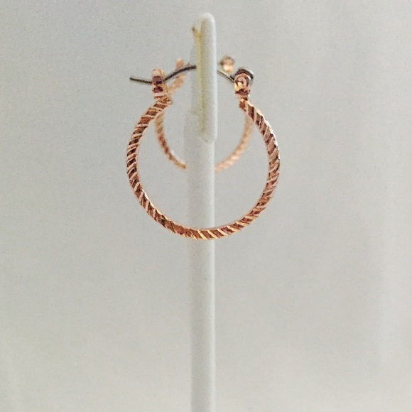 🌟 14 KT Rose Gold Small Ridged Hoop Earring 🌟 - Picture 2 of 3