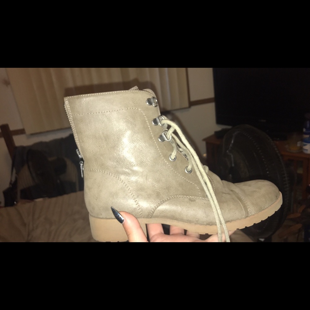 Guess olive gray boots