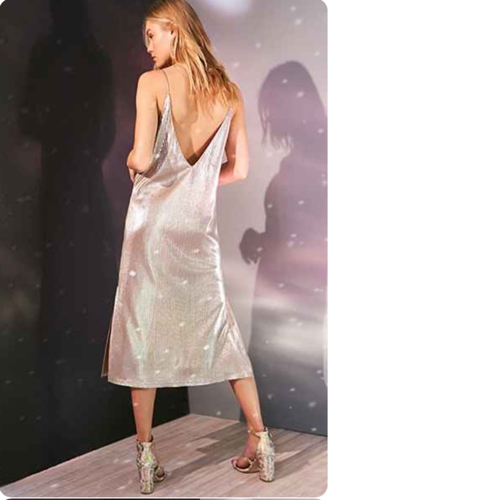 URBAN OUTFITTERS ✨ Metallic gold, pleated dress!