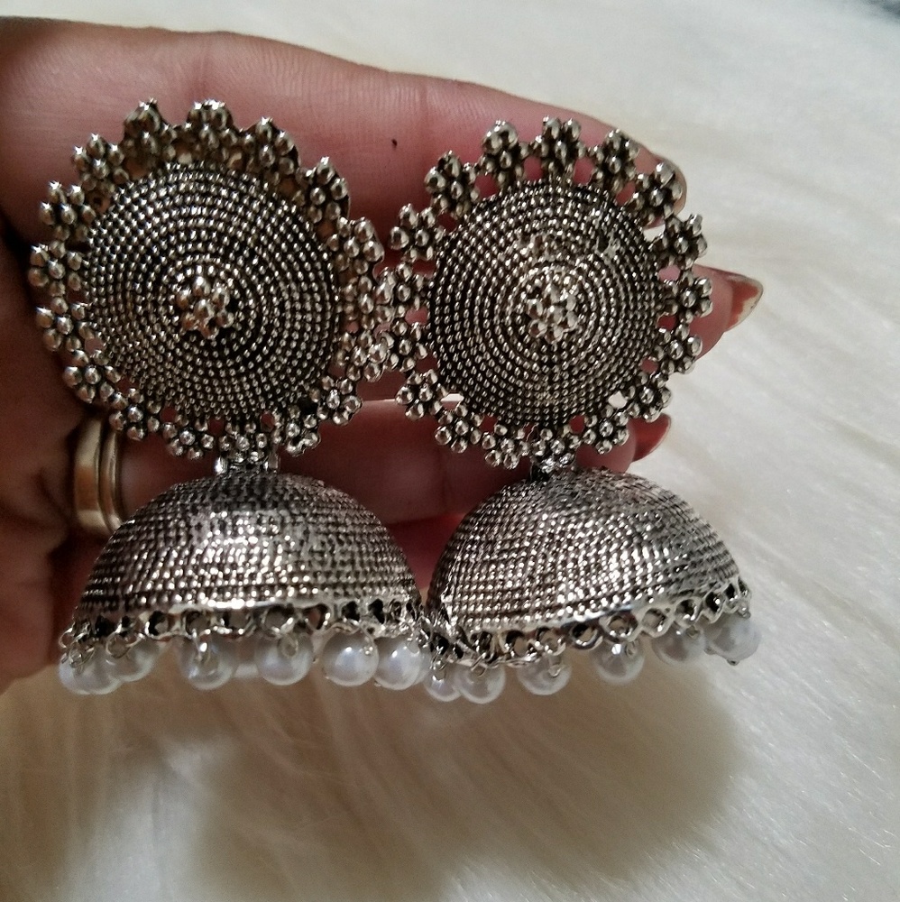 Antique silver look classic yet Elegant Earrings