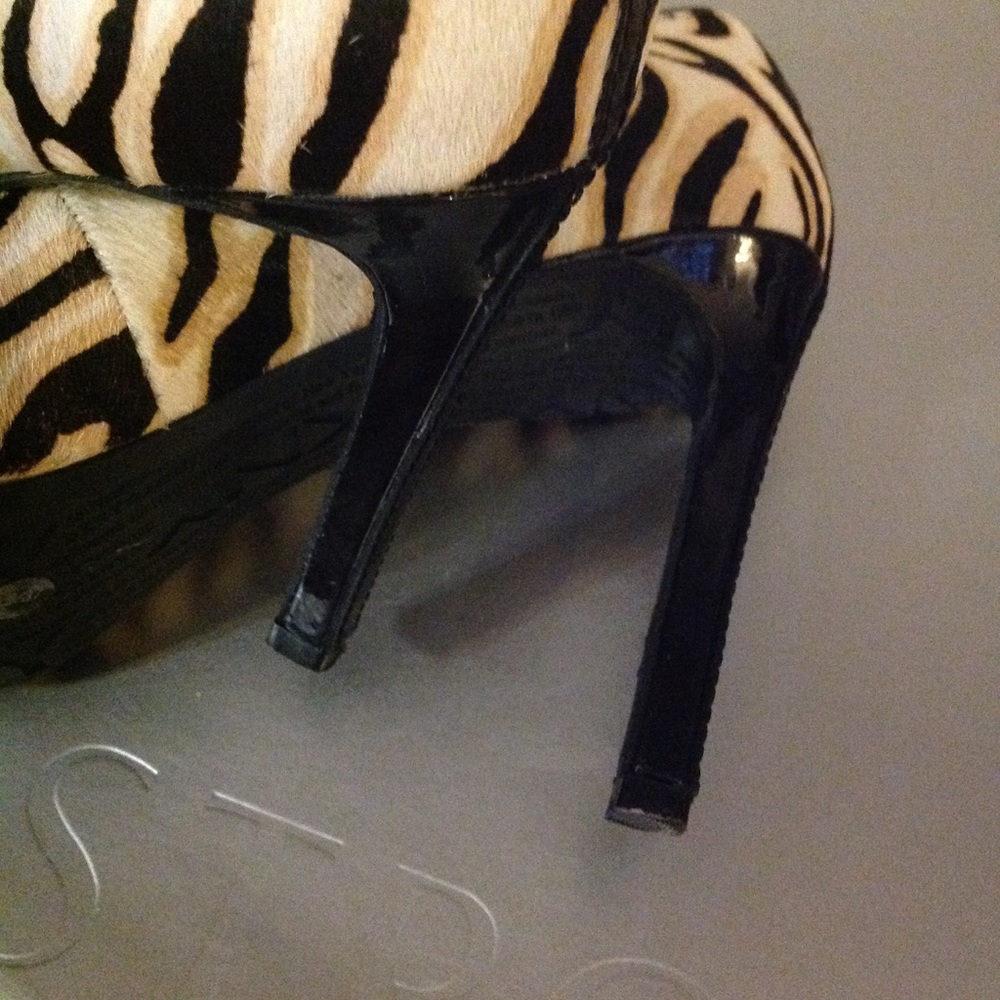 DKNY calf hair pumps - Picture 7 of 7