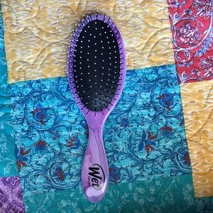 WET BRUSH. NEW OUT OF BOX NEVER USED