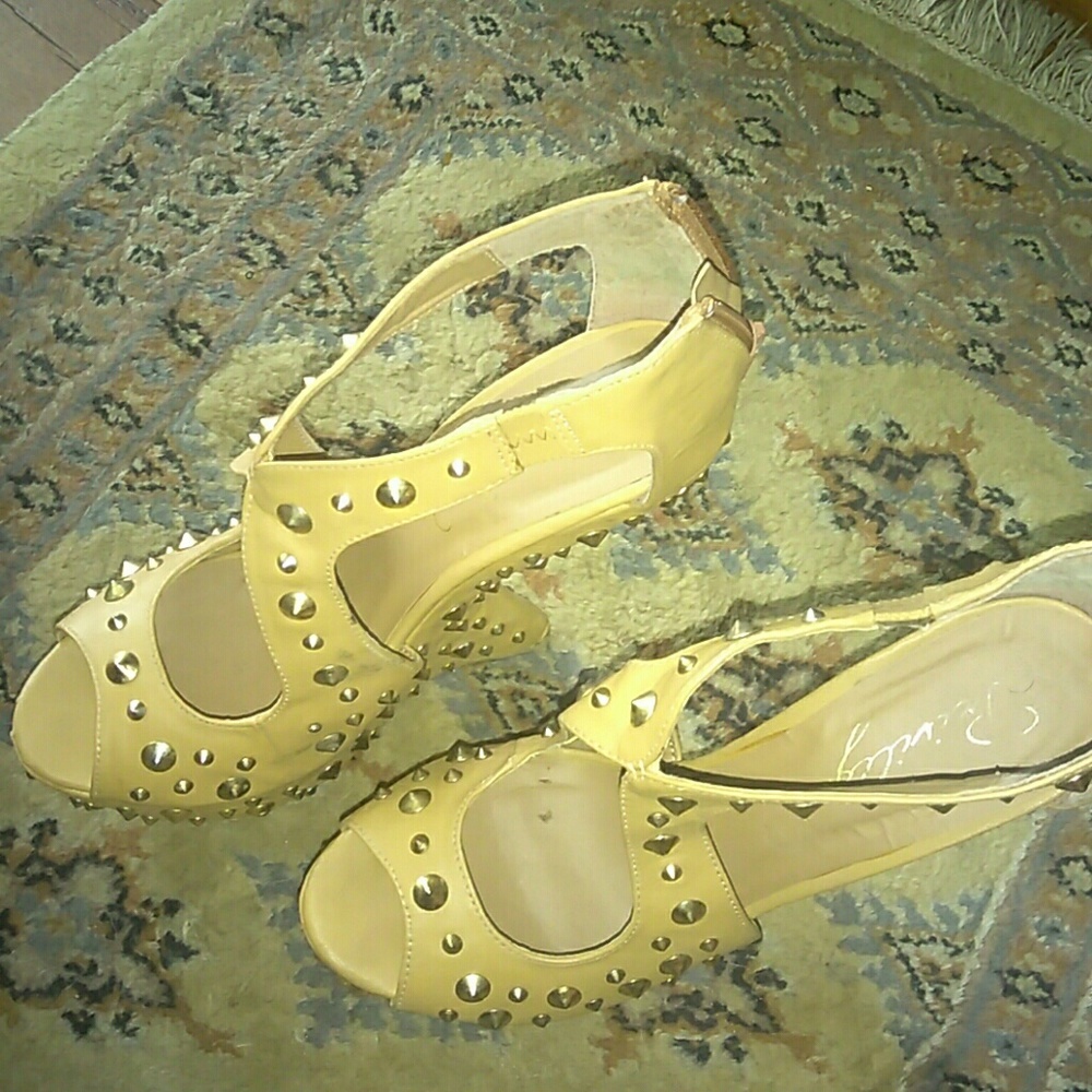 Heels - Picture 2 of 3