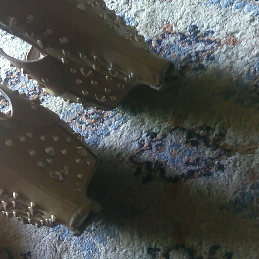 Heels - Picture 3 of 3