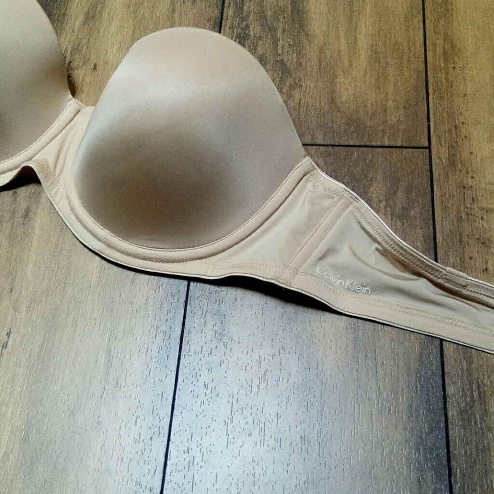 Calvin Klein strapless bra. Nude. 36c. Nwt