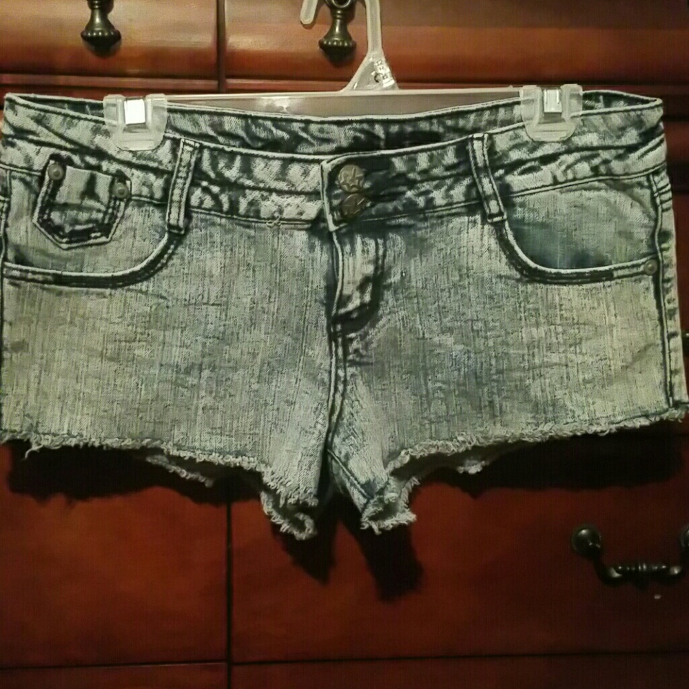 Vanilla star cut off stretch jean shorts!