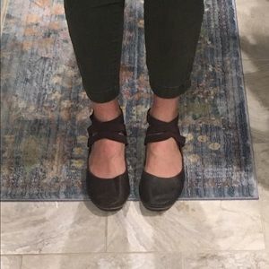 Steve Madden brown flats