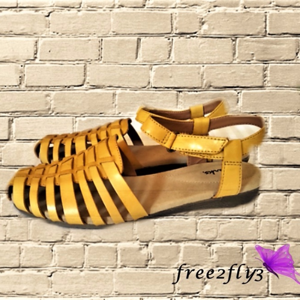 CLARKS SANDALS - NWOT