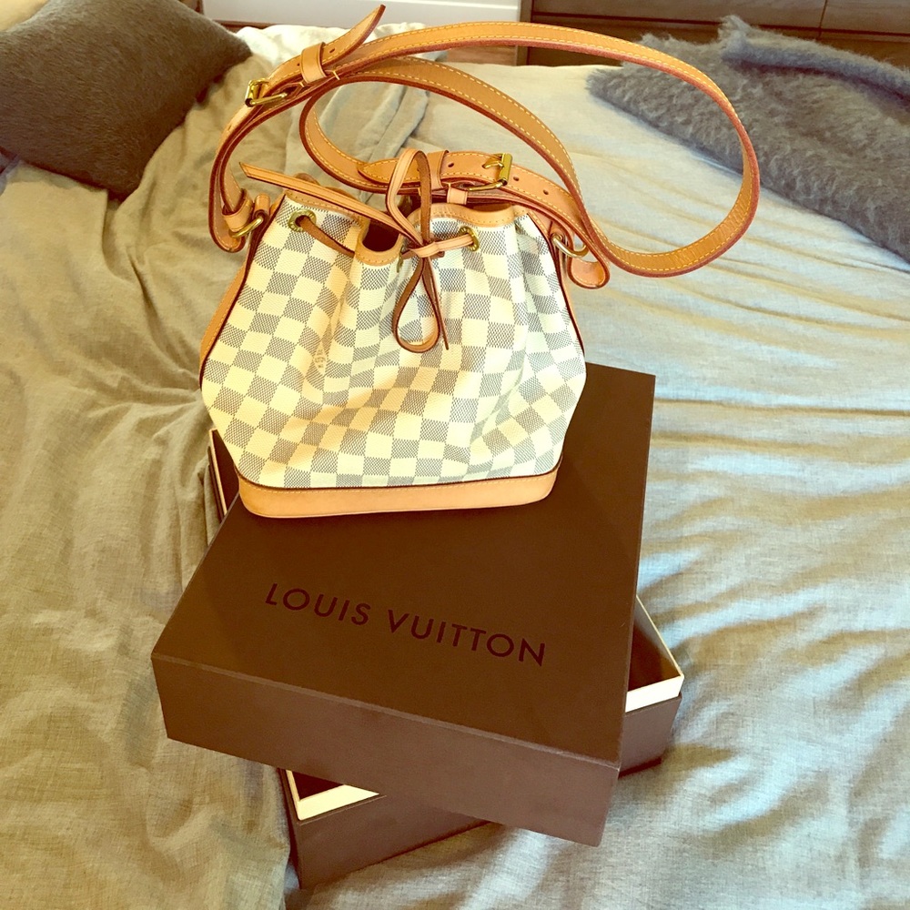 LV cross body NOE BB