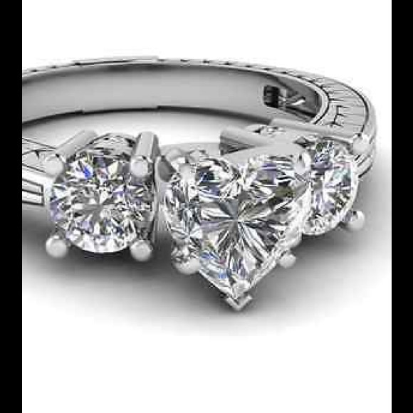 🆑 Heart shaped White Sapphire in .925 - Picture 2 of 2