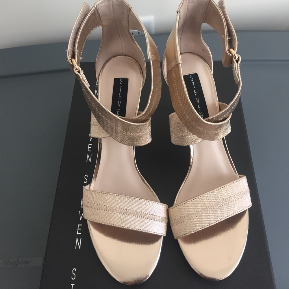 Steve Madden gold heels