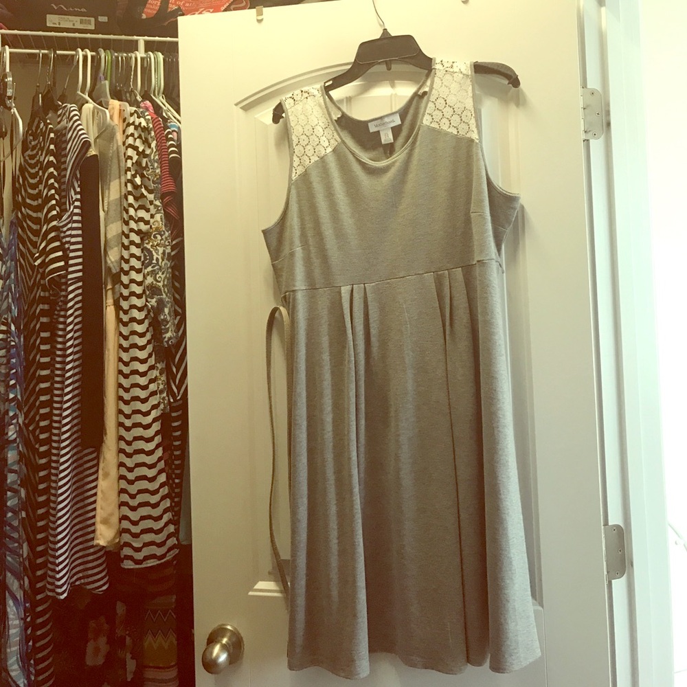 Maternity sleeveless dress