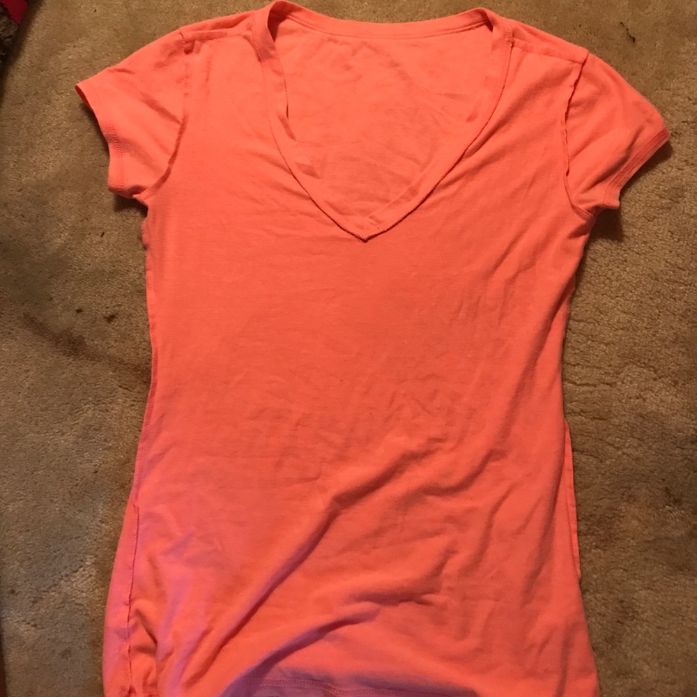 V-neck tshirt