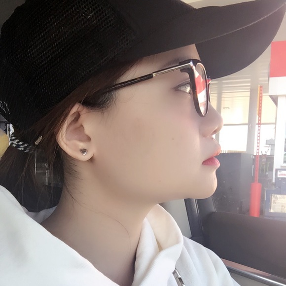 Meet your Posher, Vivi - Picture 2 of 8