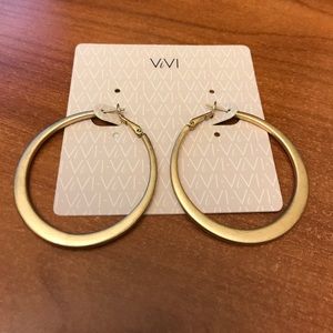 Vivi brass colored hoop earrings NWT new with tags
