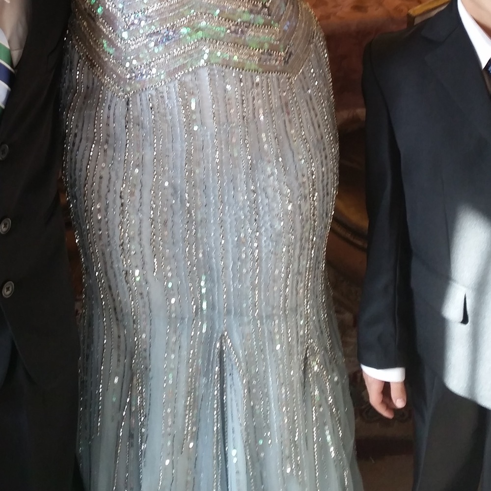 Dress - Picture 3 of 8