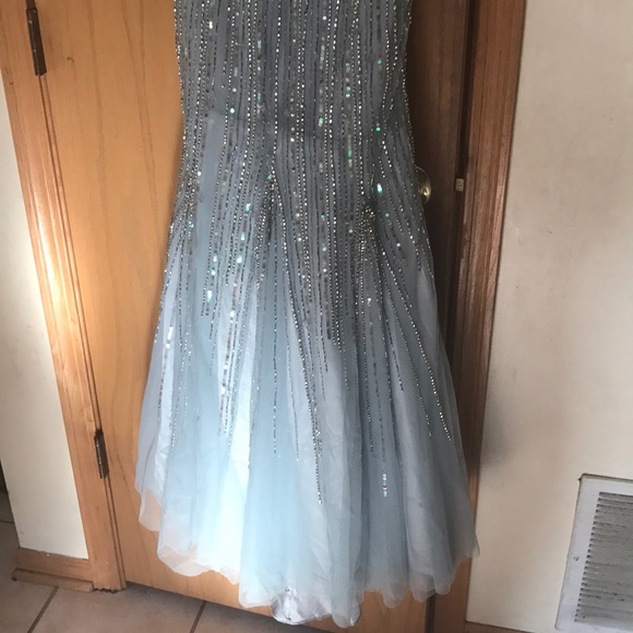 Dress - Picture 2 of 8