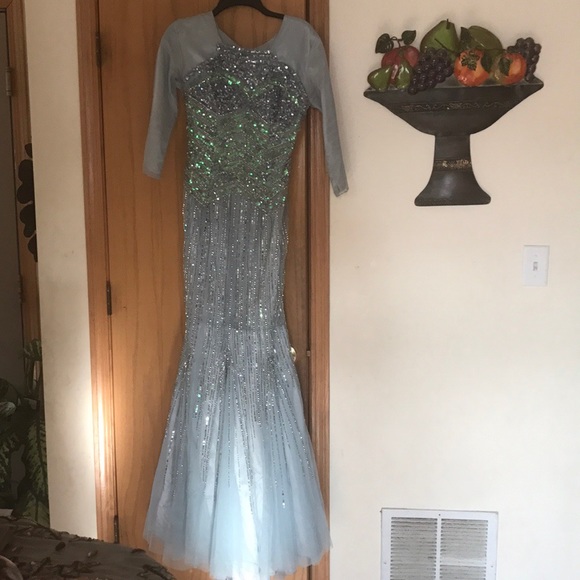 Dress - Picture 4 of 8