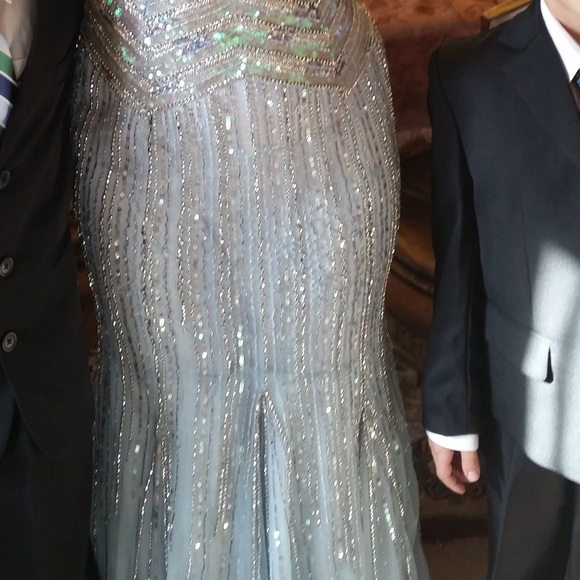 Dress - Picture 3 of 8