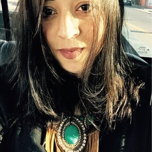 Meet your Posher, Elia