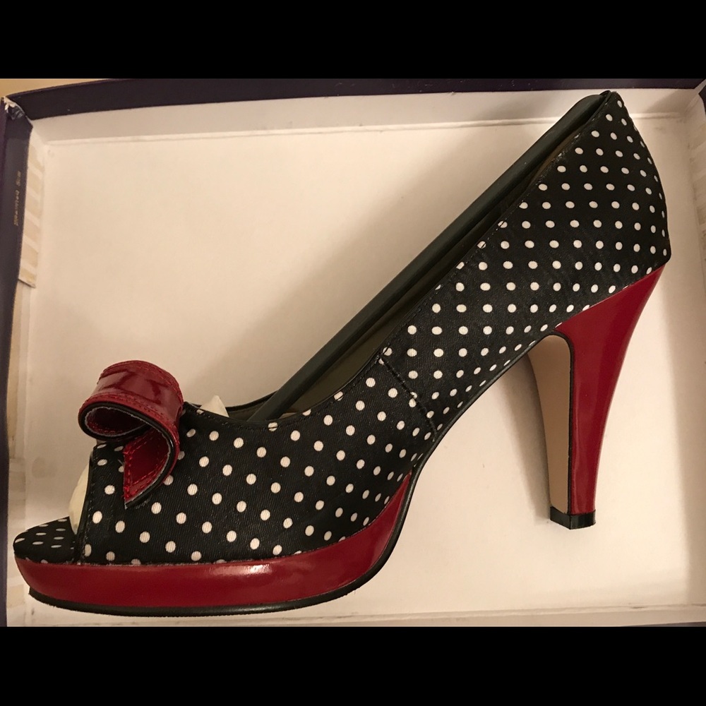 Madden Girl "kiara" black/white heels