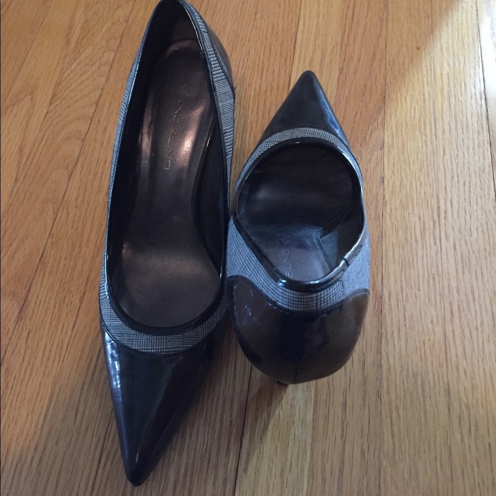 Bandolino pumps. Black patent leather/ plaid.