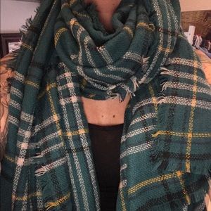 *NO ITEM MORE THAN $5! ALL MUST GO! BUNDLE N SAVE!