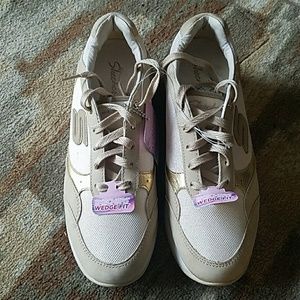 Skechers Wedge fit