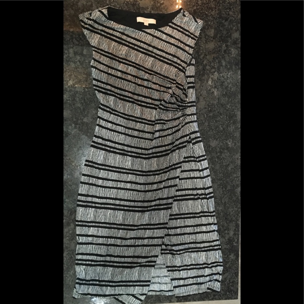 Loft sleeveless dress with gathering on side.