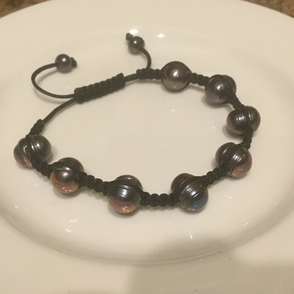Adjustable pearl bracelet