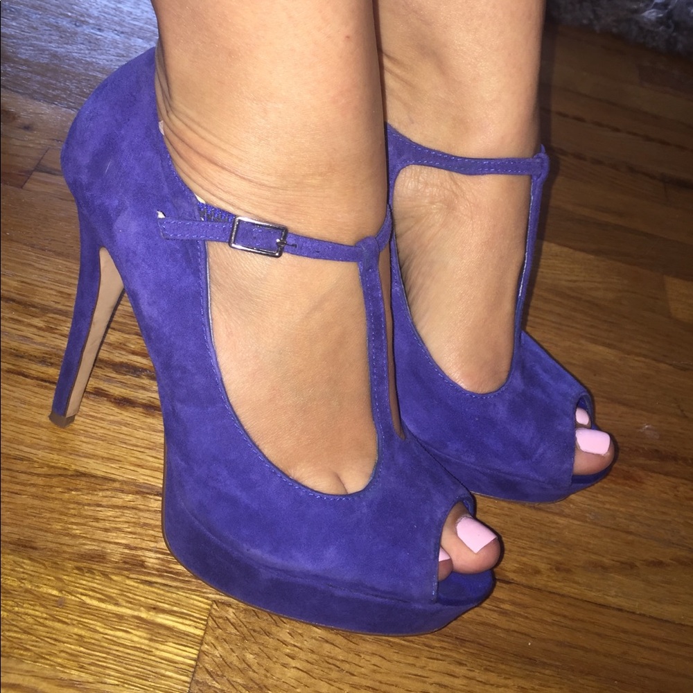 Beautiful blue platform peeptoe heels! 💕