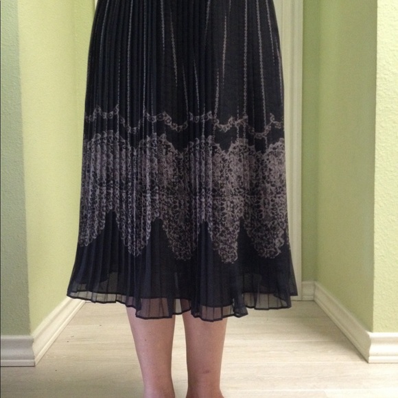 Ann Taylor Loft black maxi pleated dress - Picture 5 of 8