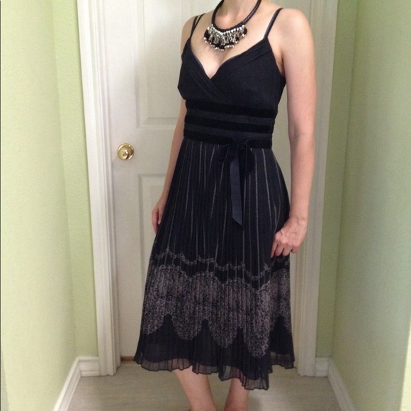 Ann Taylor Loft black maxi pleated dress - Picture 2 of 8
