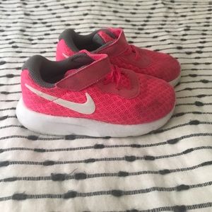 Toddler Nikes size 7 euro 23.5