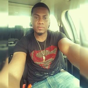 Meet your Posher, Elisaul