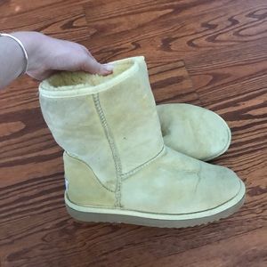 Yellow Ugg Australia Size 6
