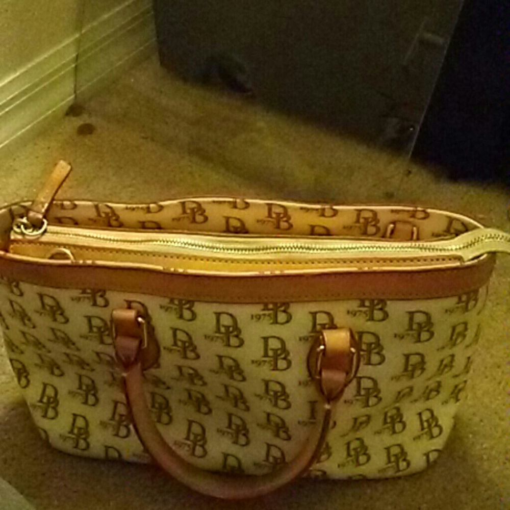 Handbag - Picture 8 of 8