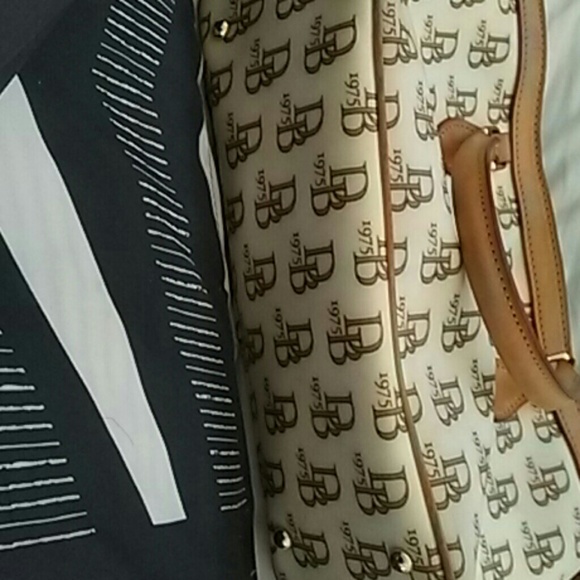 Handbag - Picture 3 of 8