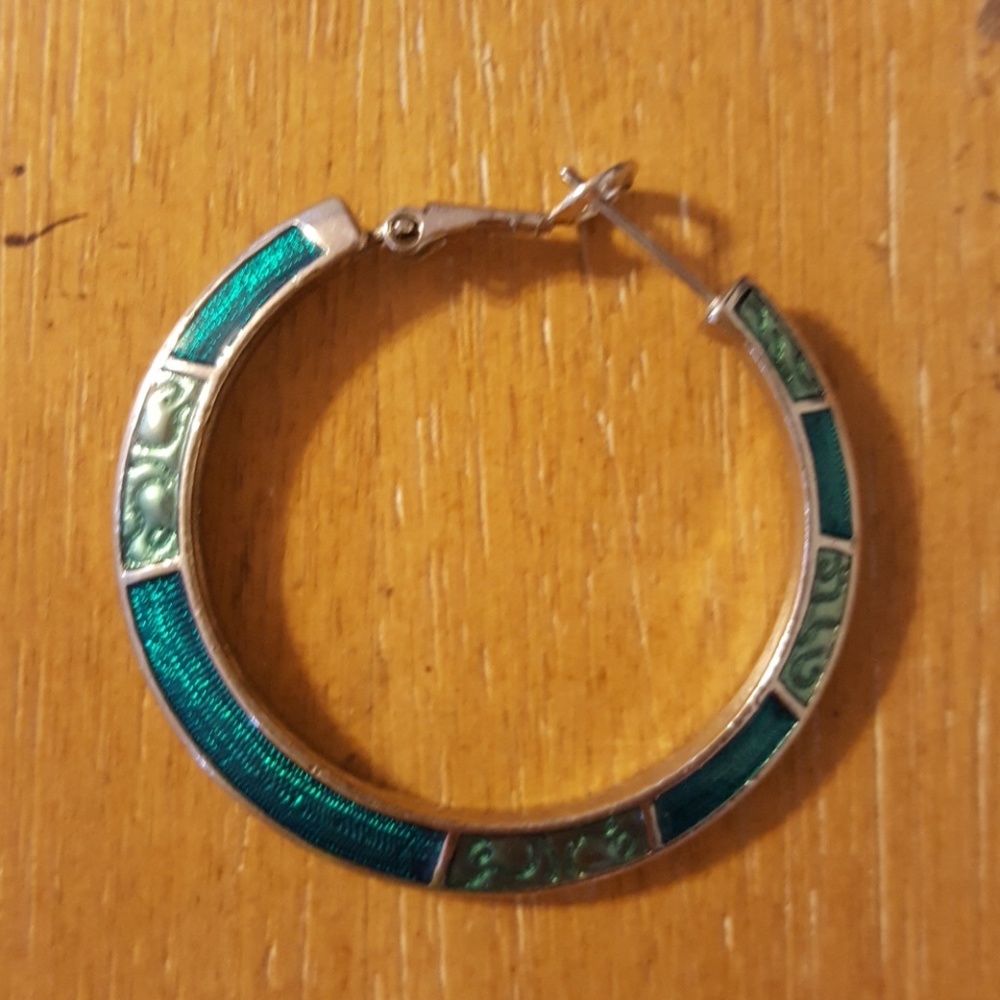 Beautiful earrings! - Picture 3 of 3