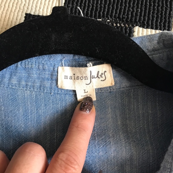 💙 chambray button down 💙 - Picture 4 of 4