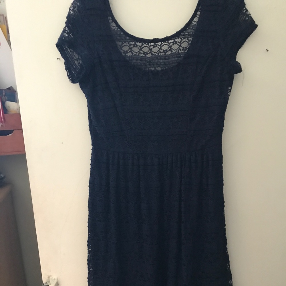 Cute dress goes to about the knee