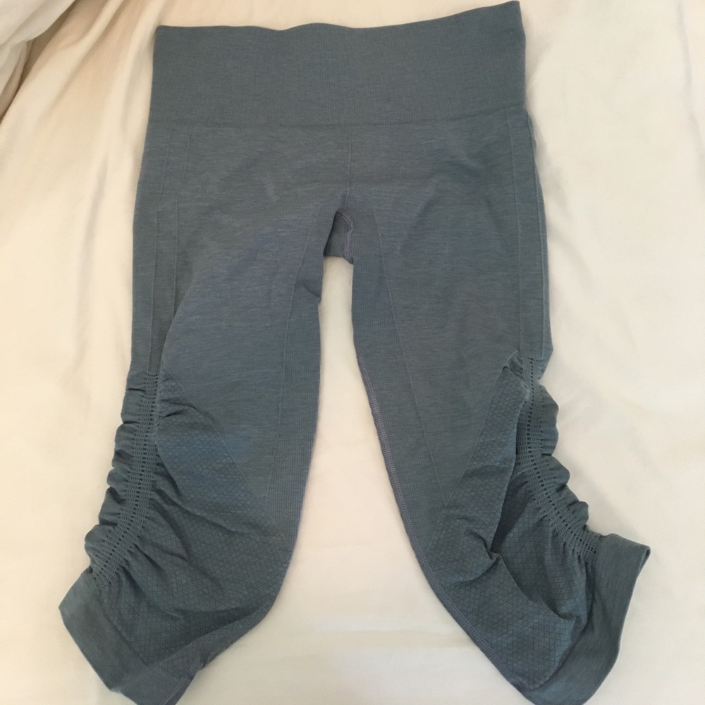 LULULEMON blue/grey crop leggings sz 4