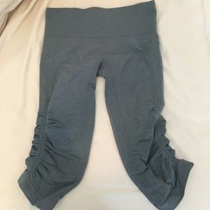 LULULEMON blue/grey crop leggings sz 4